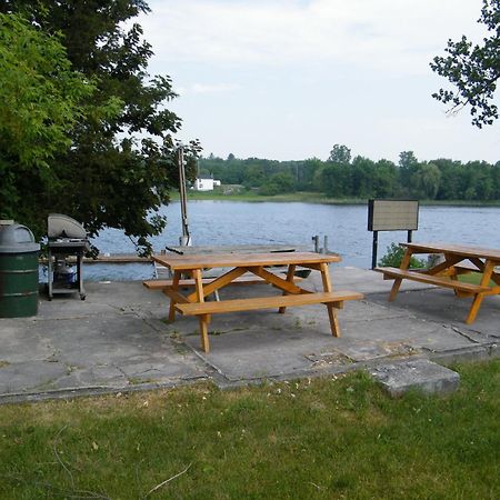 Campbellford River Inn Exterior foto
